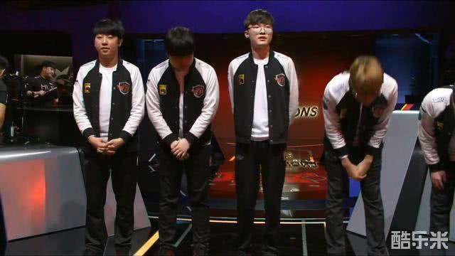 阅历丰富的 阅历丰富的