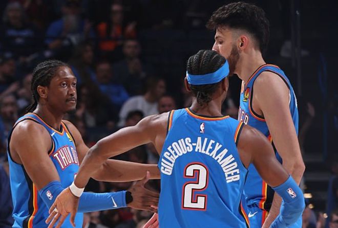 造成紧张的 造成紧张的